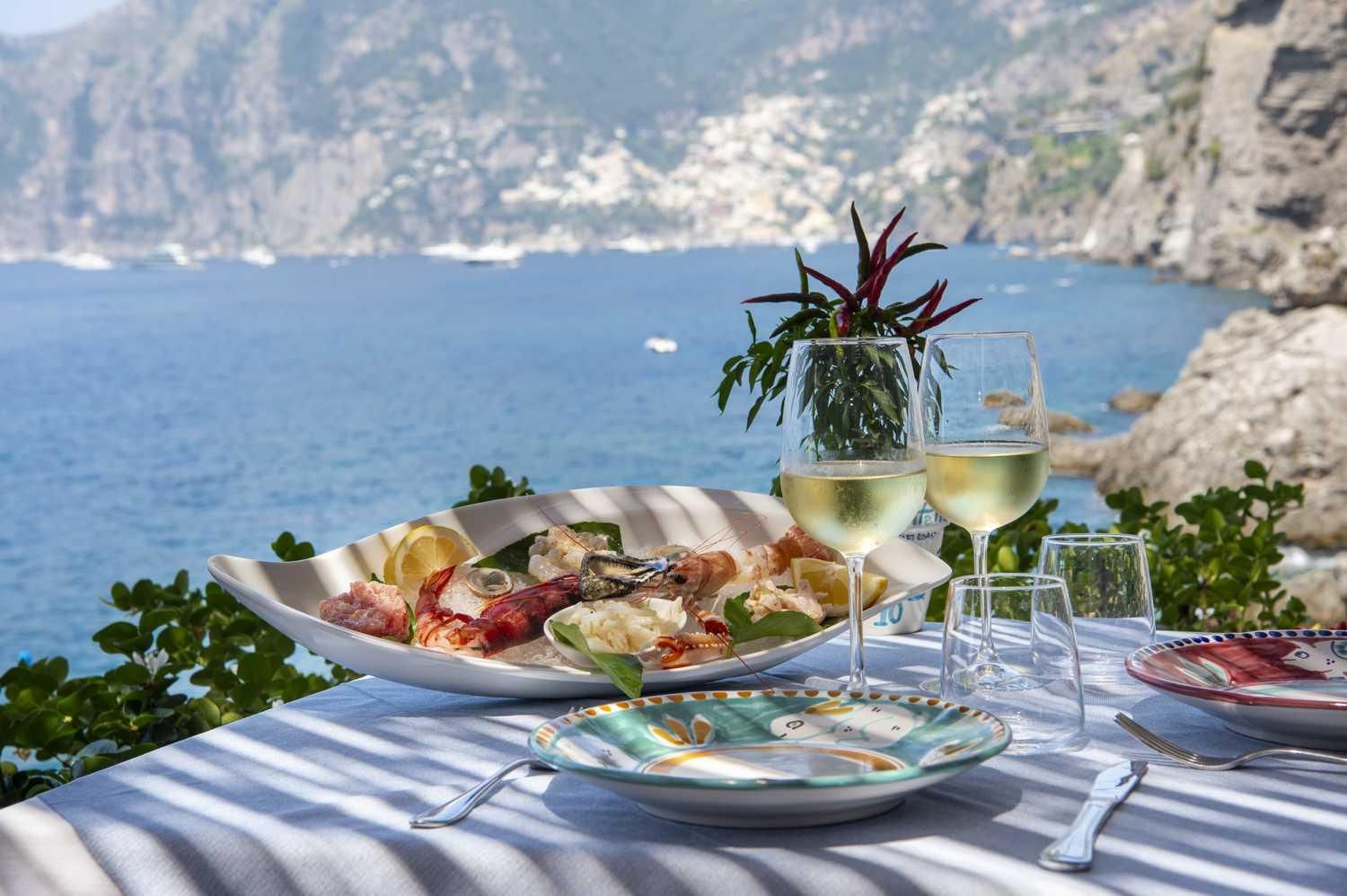 Breakfast with a panoramic view over the Amalfi Coast